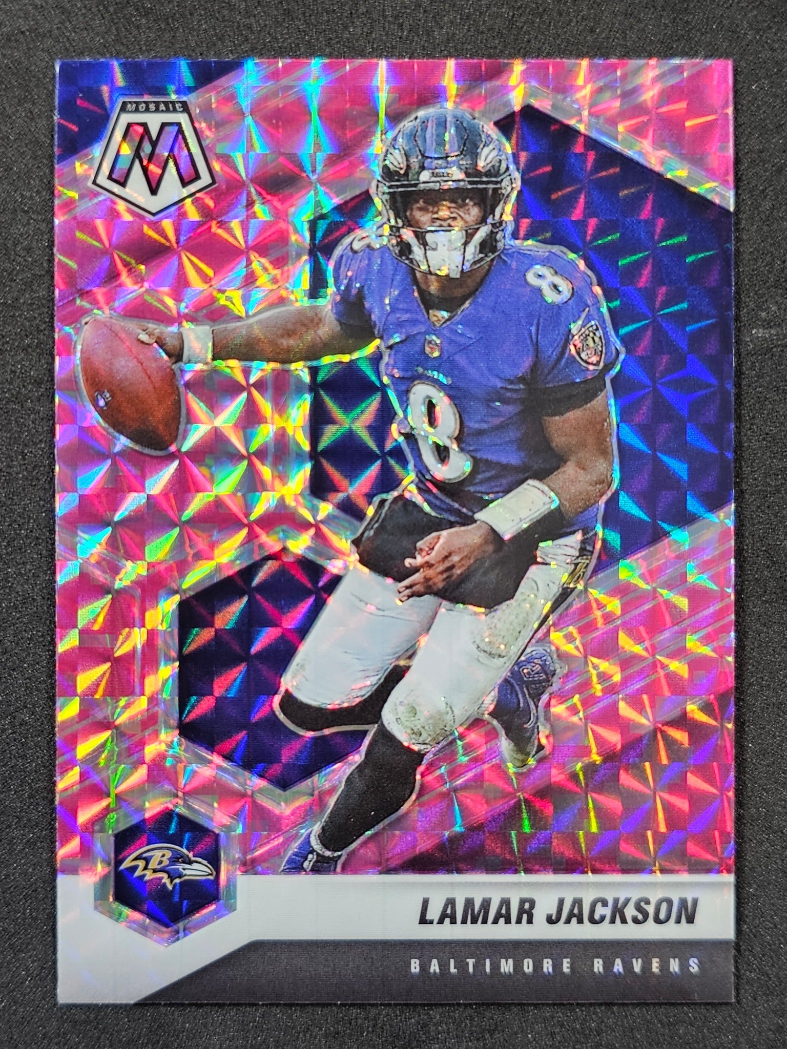 2021 Panini Mosaic #19 Lamar Jackson Prizm Camo Pink